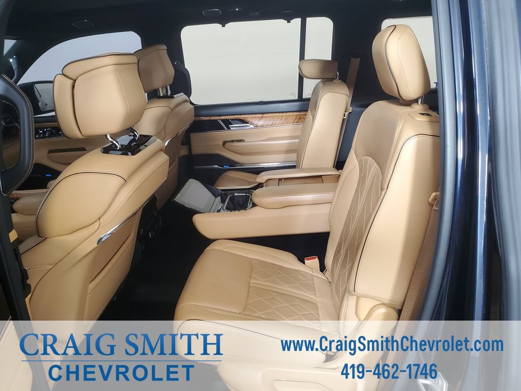 Used 2023 Jeep Grand Wagoneer Series III AWD/4WD image 10
