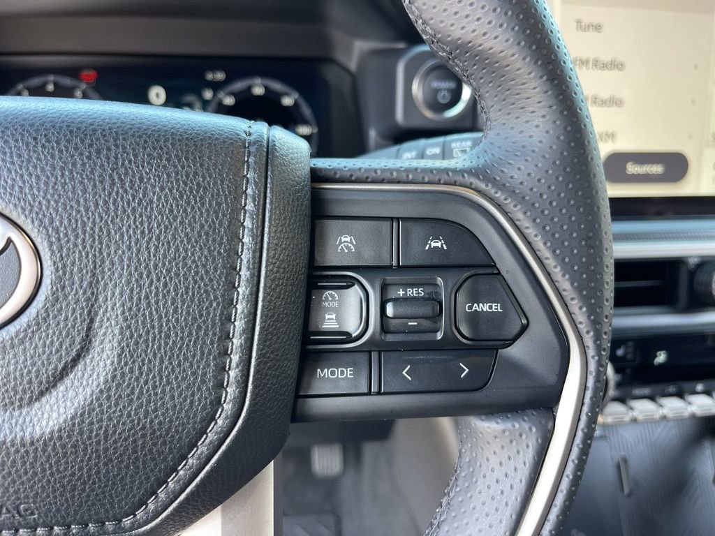 Used 2025 Toyota 4Runner Limited AWD/4WD image 17