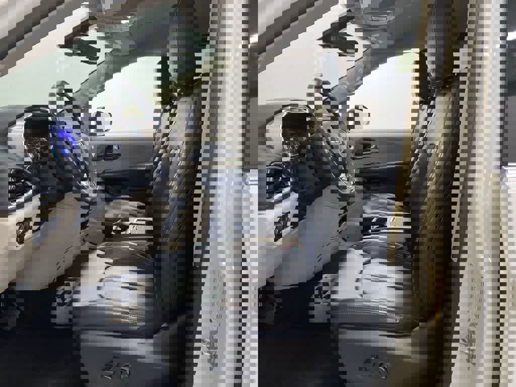 Used 2023 Chrysler Pacifica Touring-L image 12