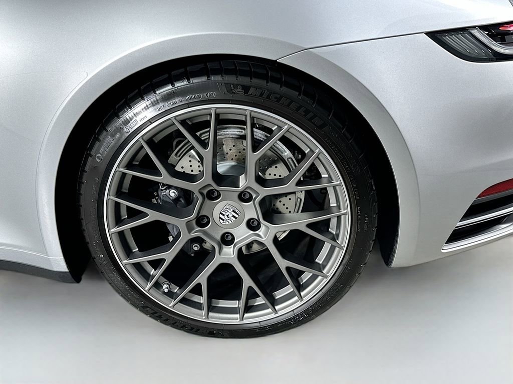 Certified 2024 Porsche 911 Targa 4 AWD/4WD image 33