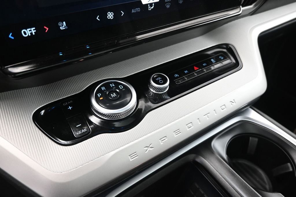 Used 2025 Ford Expedition Active AWD/4WD image 18