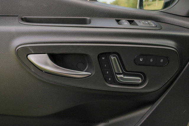 Used 2025 Mercedes-Benz Sprinter 2500 image 42