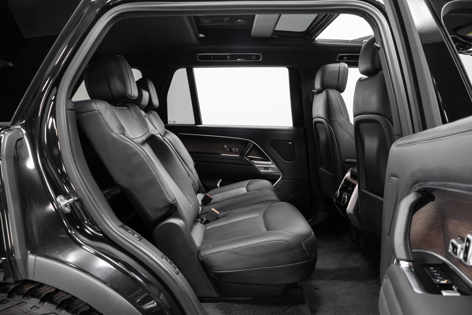 Used 2023 Land Rover Range Rover Long Wheelbase SE image 22