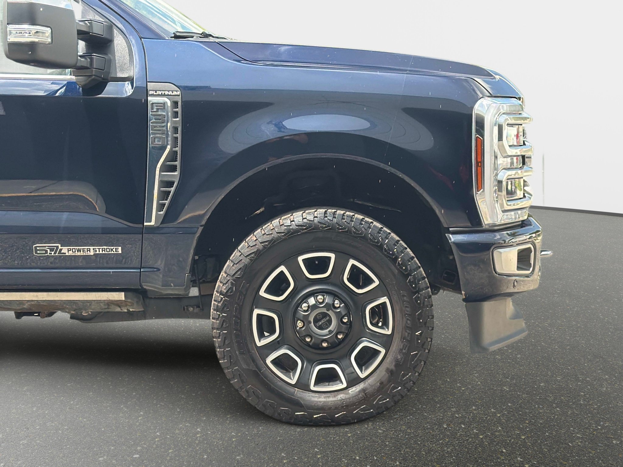Used 2024 Ford F350 Platinum AWD/4WD image 3