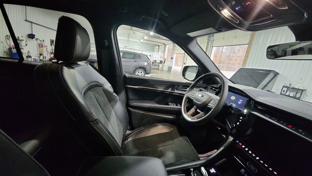 New 2026 Jeep Grand Cherokee Laredo image 13