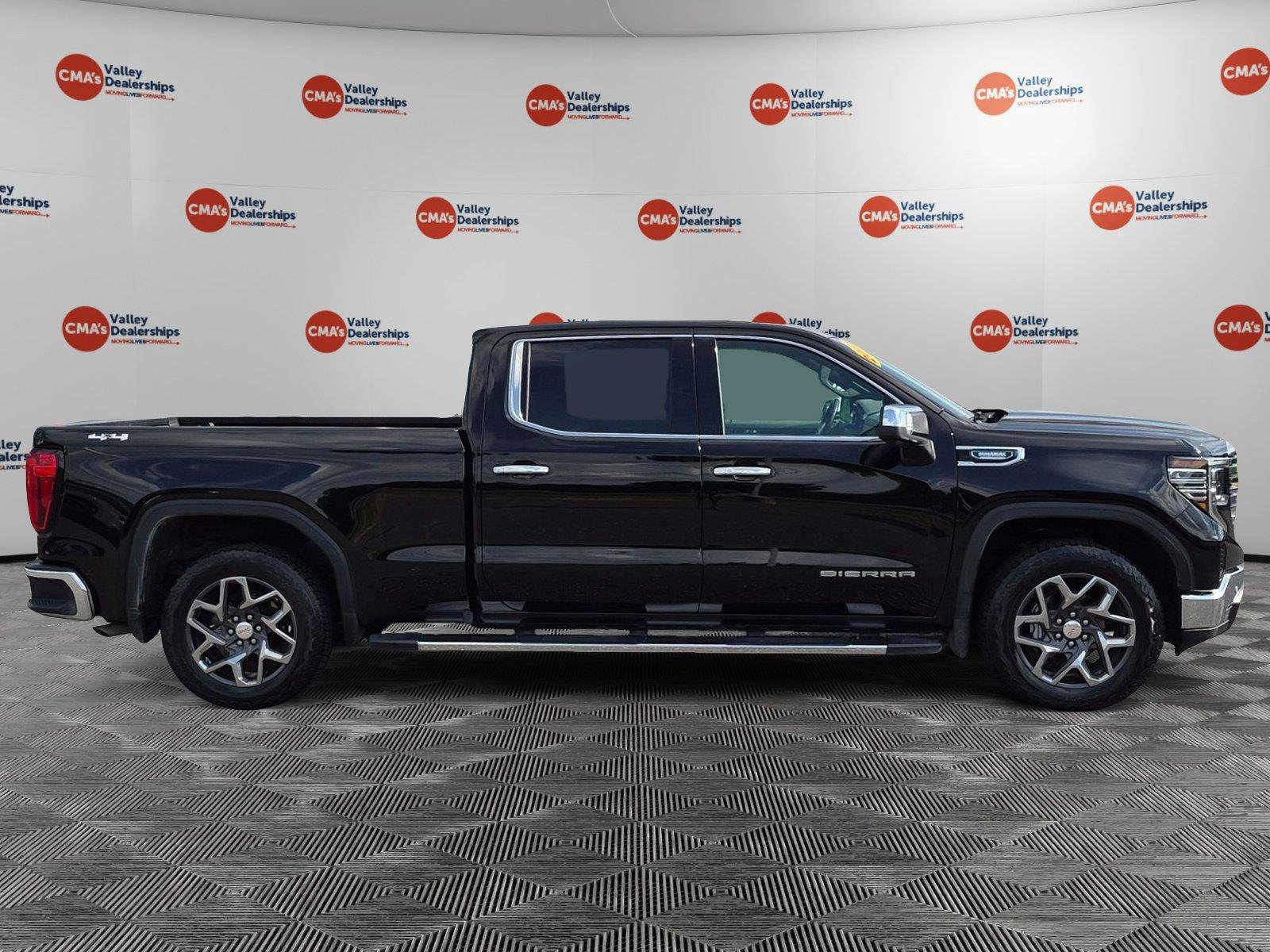 Used 2023 GMC Sierra 1500 SLT w/ SLT Premium Plus Package AWD/4WD image 6