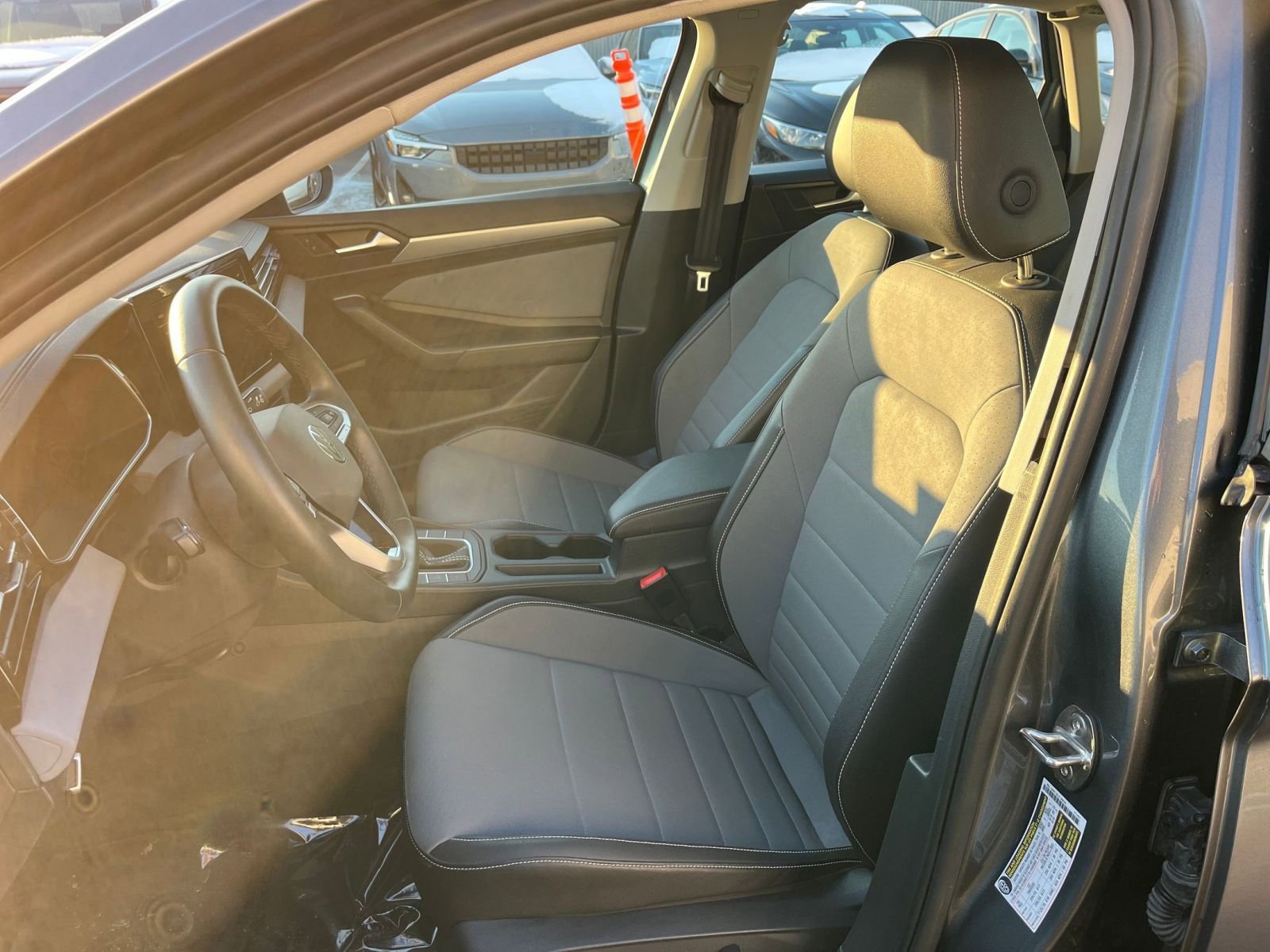 Used 2025 Volkswagen Jetta SE image 36