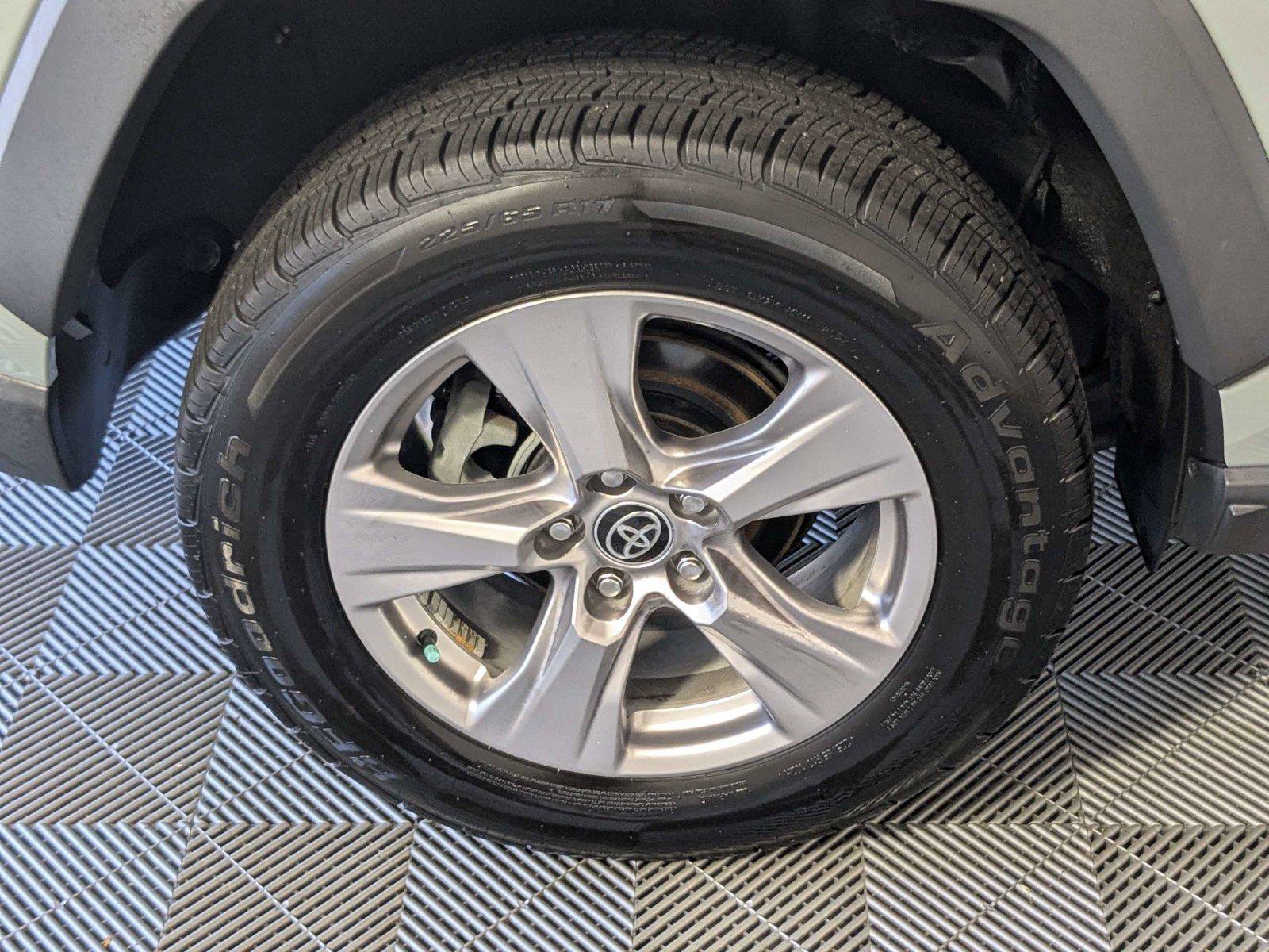 Certified 2022 Toyota RAV4 XLE FWD image 10
