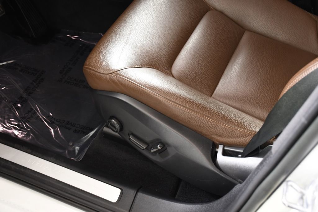 Used 2023 Volvo XC60 T8 Plus image 16