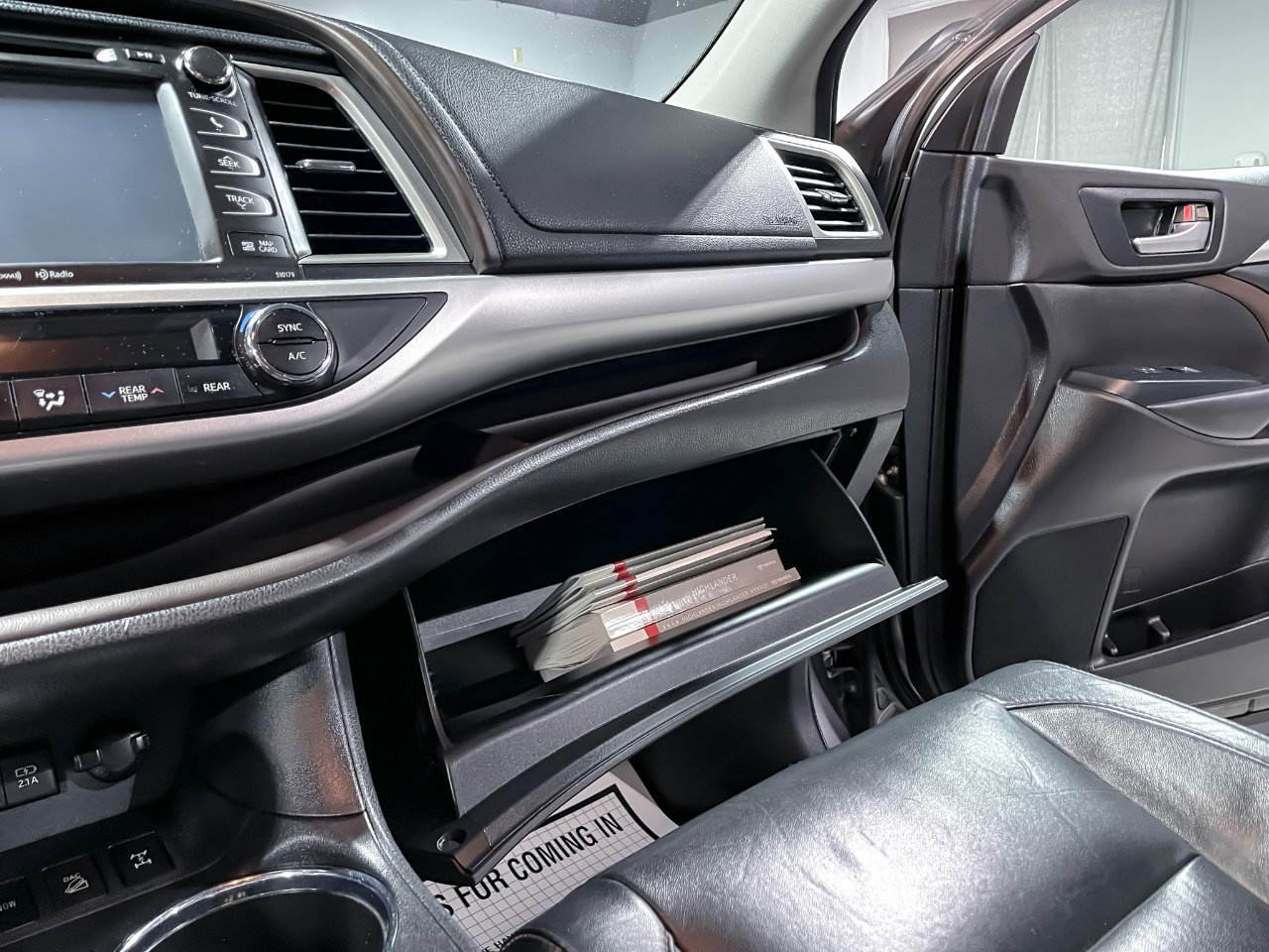 Used 2018 Toyota Highlander XLE image 30