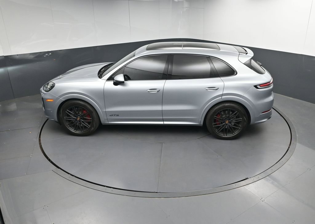 Certified 2025 Porsche Cayenne GTS AWD/4WD image 34