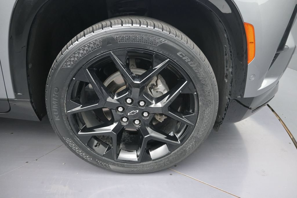 Used 2024 Chevrolet Traverse RS FWD image 9