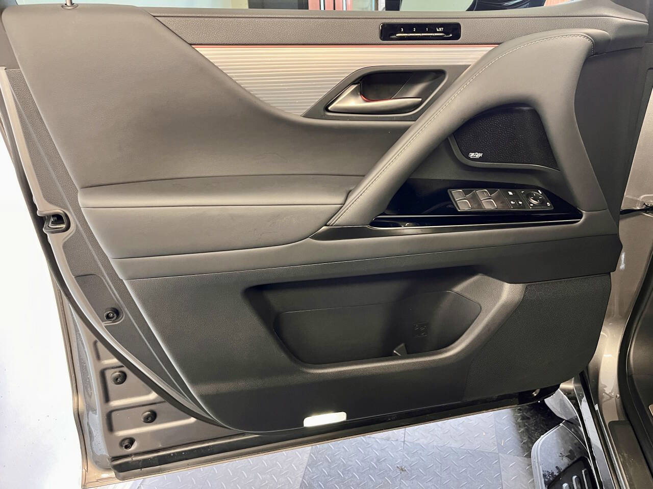 Used 2024 Lexus LX 600 F Sport image 16