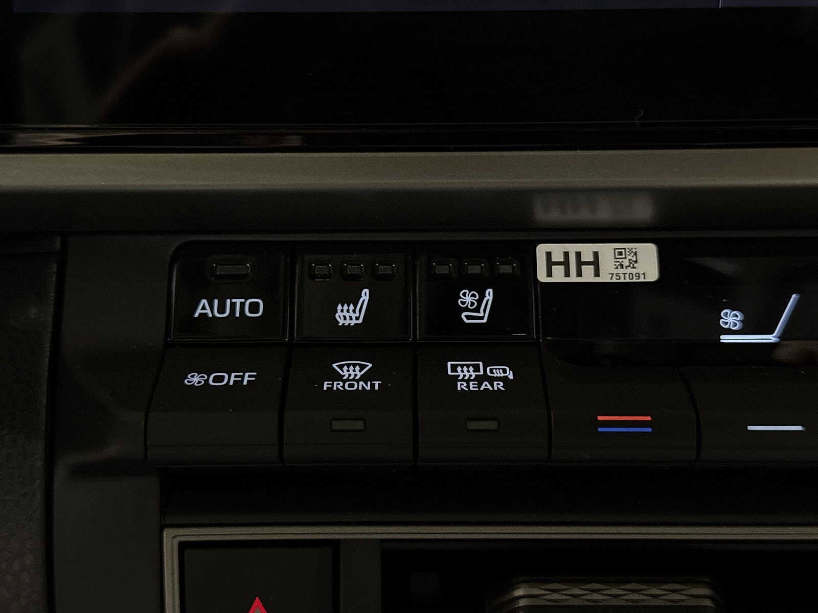 Used 2025 Toyota Camry XLE w/ Premium Plus Package image 31