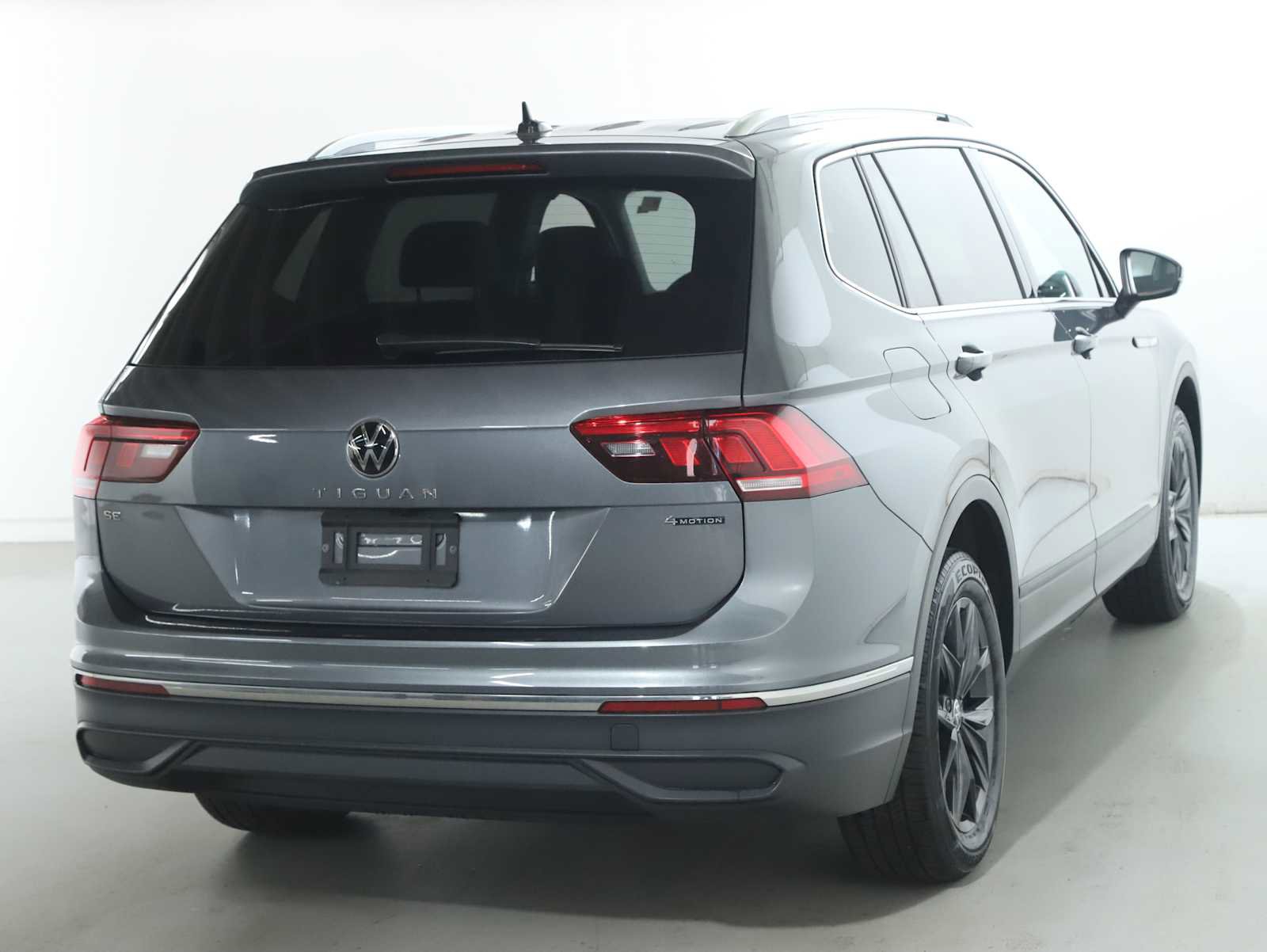 Certified 2024 Volkswagen Tiguan SE w/ Panoramic Sunroof Package AWD/4WD image 49
