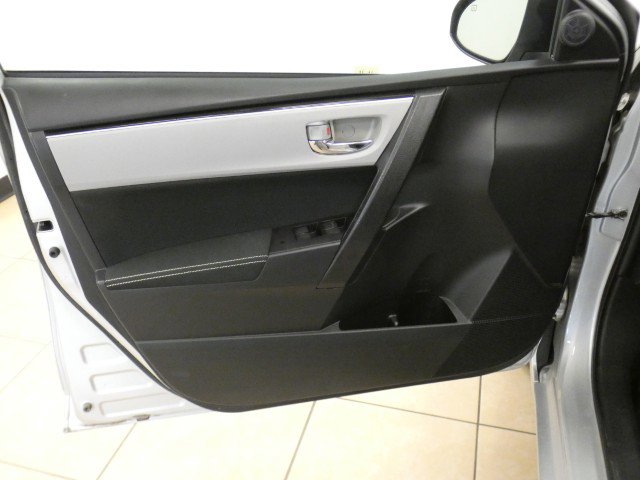 Used 2018 Toyota Corolla LE image 12