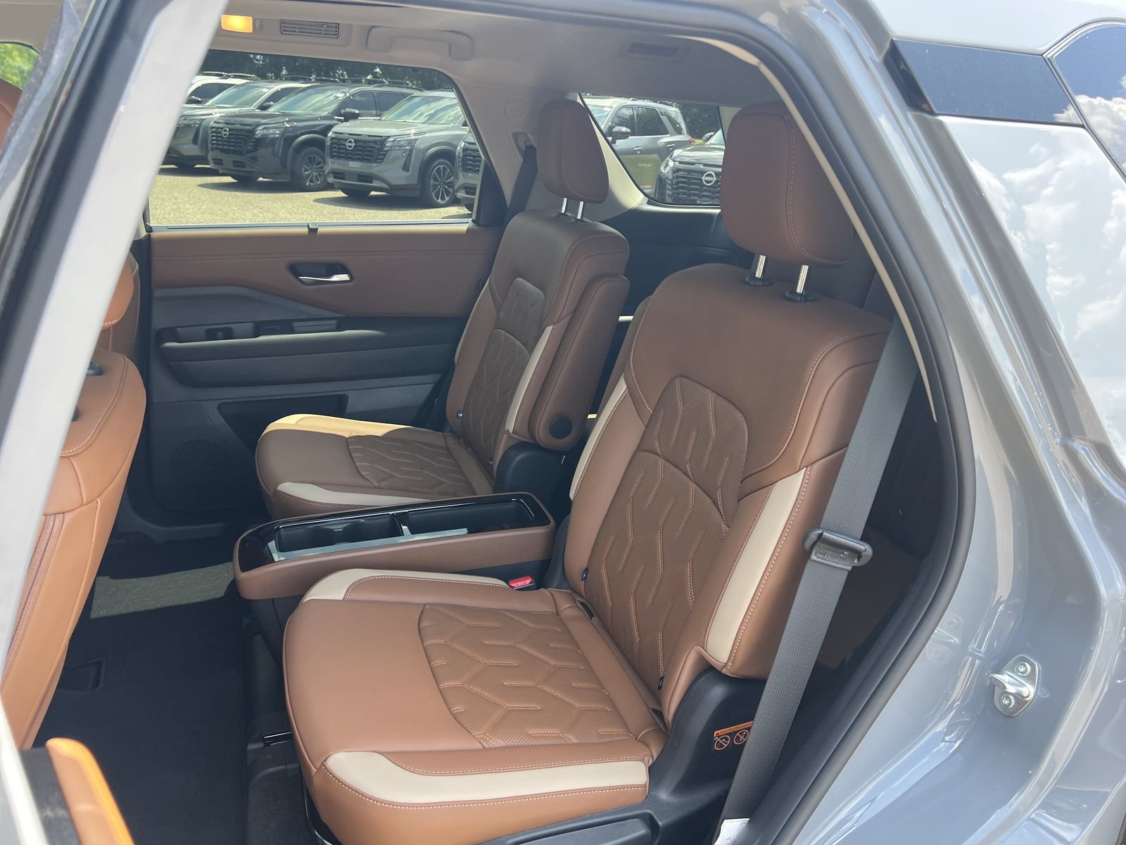 New 2026 Nissan Pathfinder Platinum AWD/4WD image 18