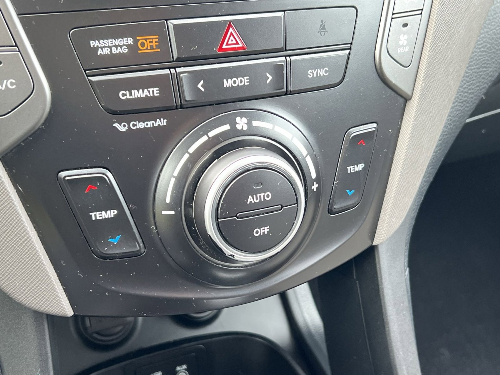 Used 2017 Hyundai Santa Fe Limited image 22