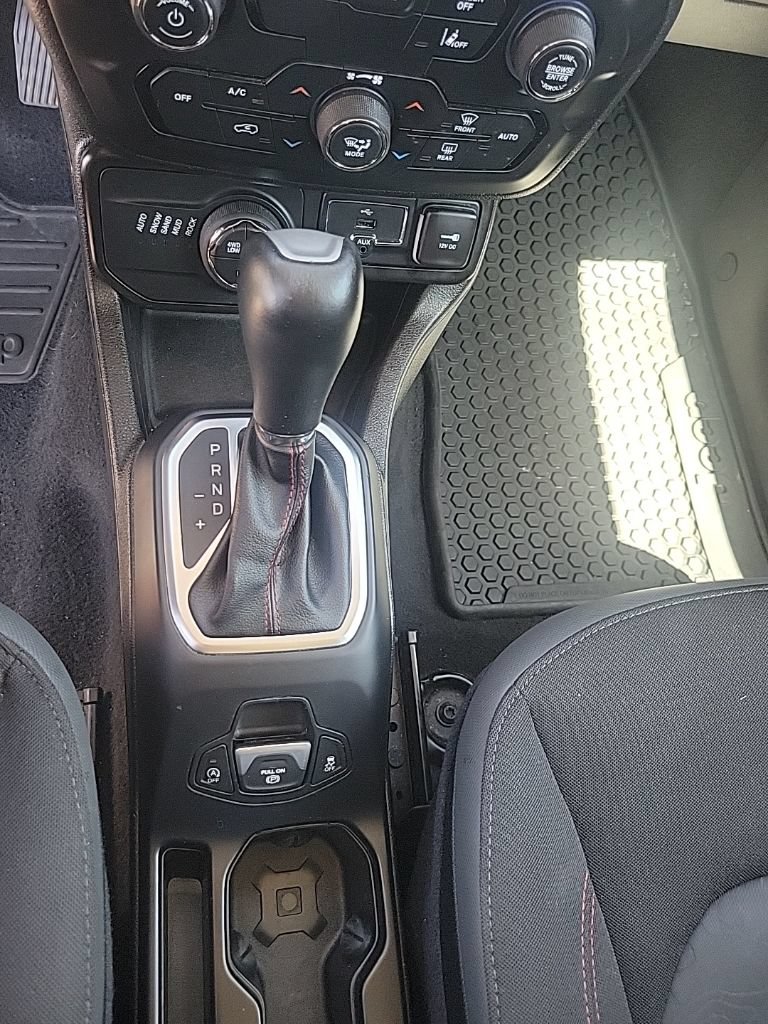 Used 2023 Jeep Renegade Trailhawk AWD/4WD image 29