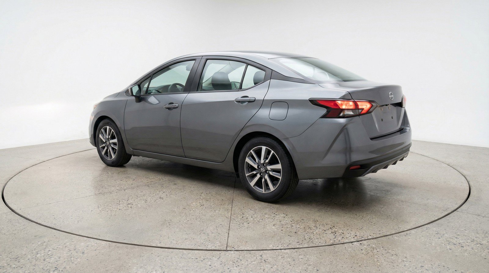 Used 2025 Nissan Versa SV image 6