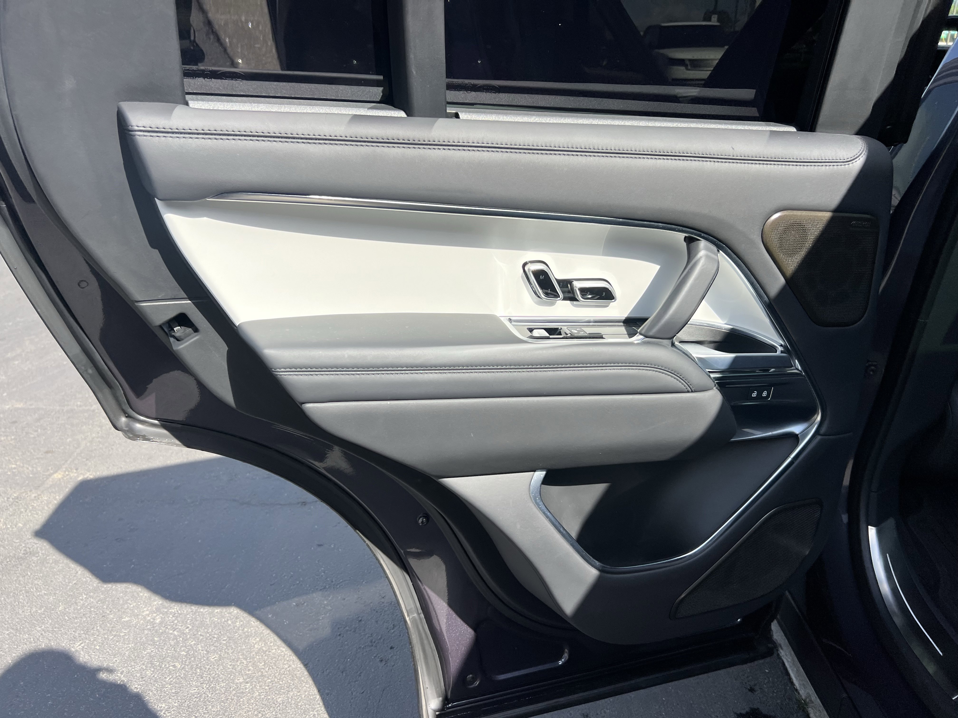 Certified 2023 Land Rover Range Rover SV image 26