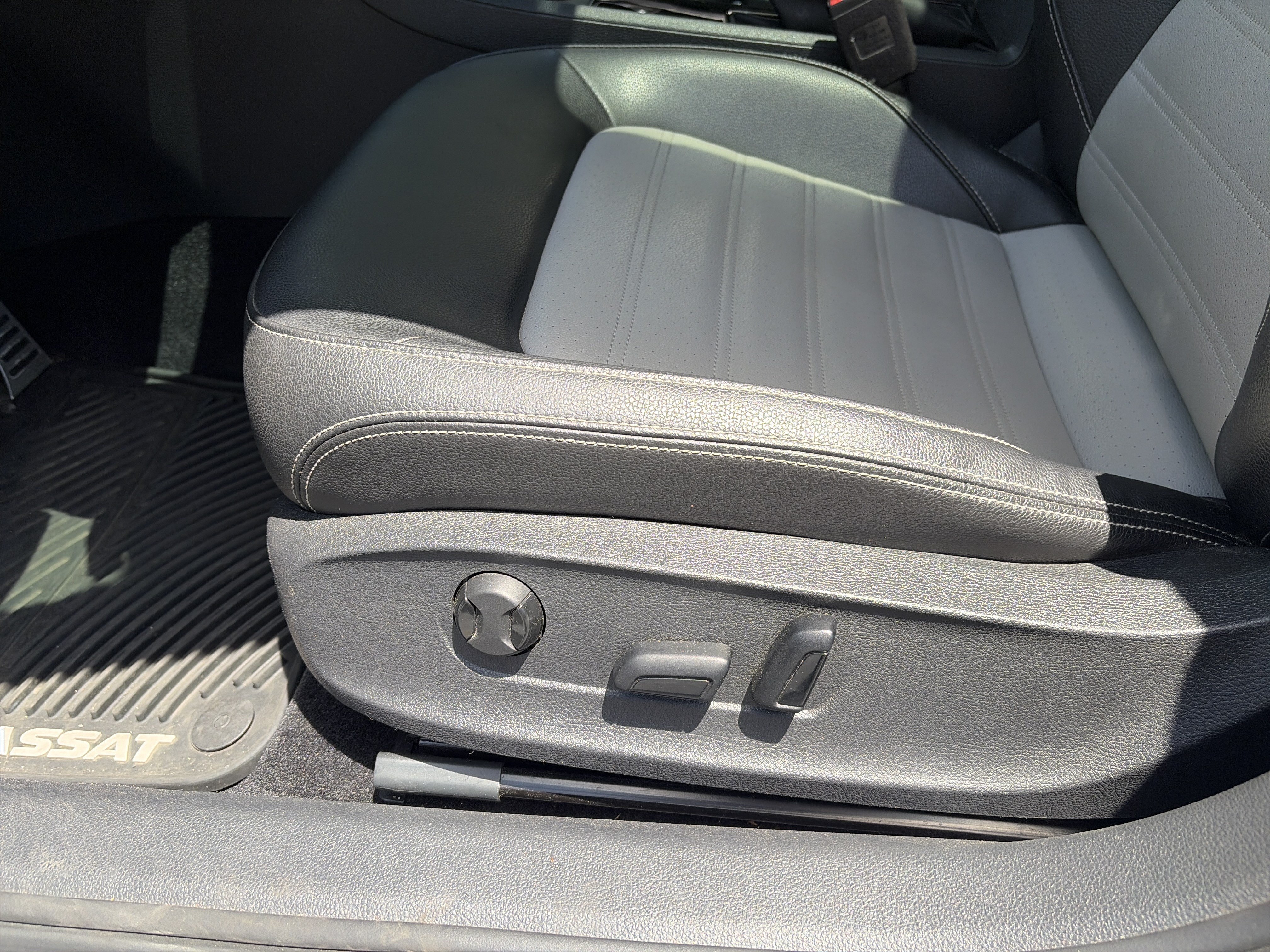 Used 2018 Volkswagen Passat 3.6 FWD image 21