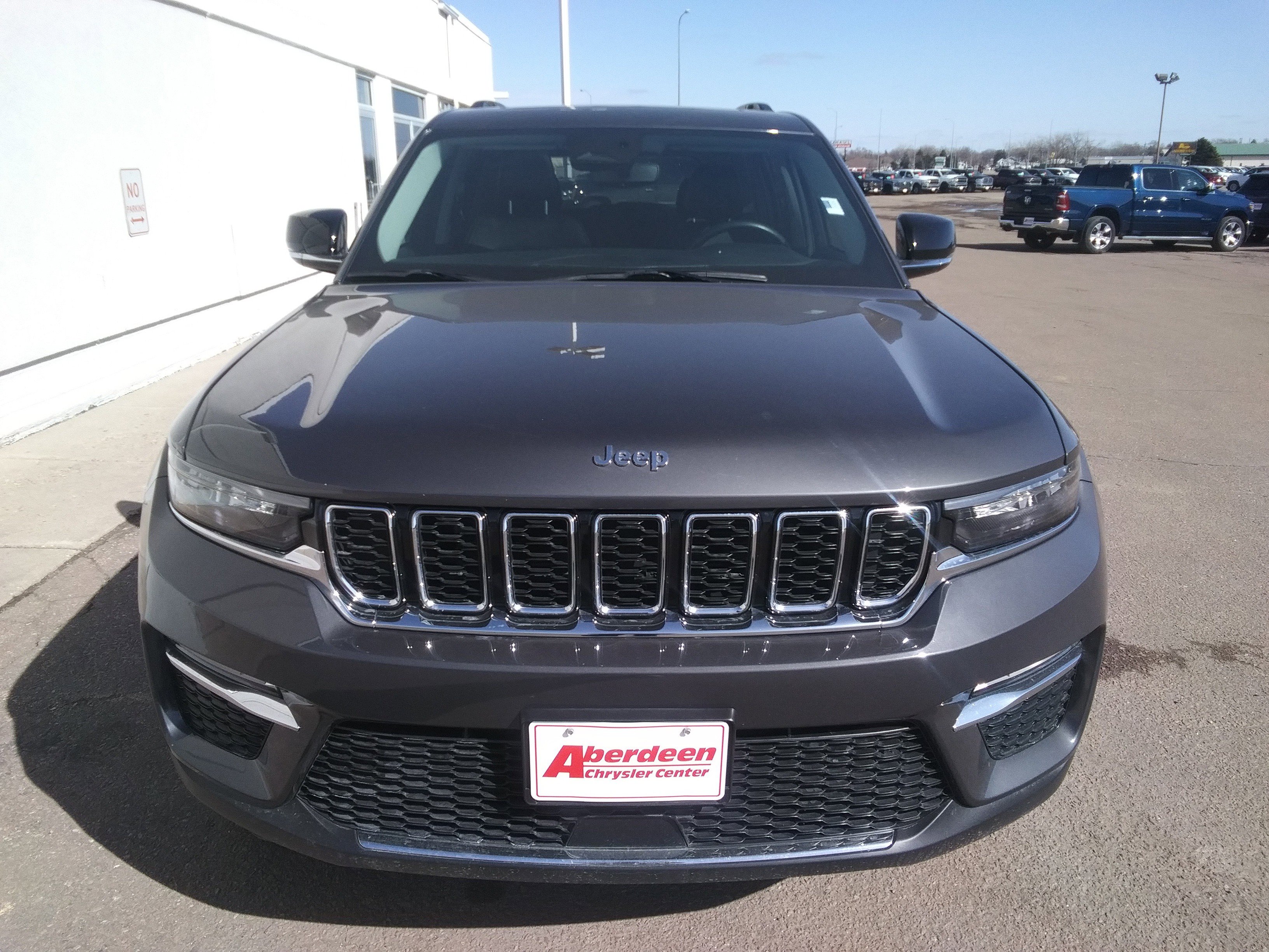 Used 2022 Jeep Grand Cherokee Limited image 3