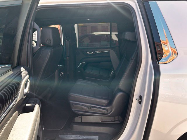 Used 2023 GMC Yukon XL Denali AWD/4WD image 16