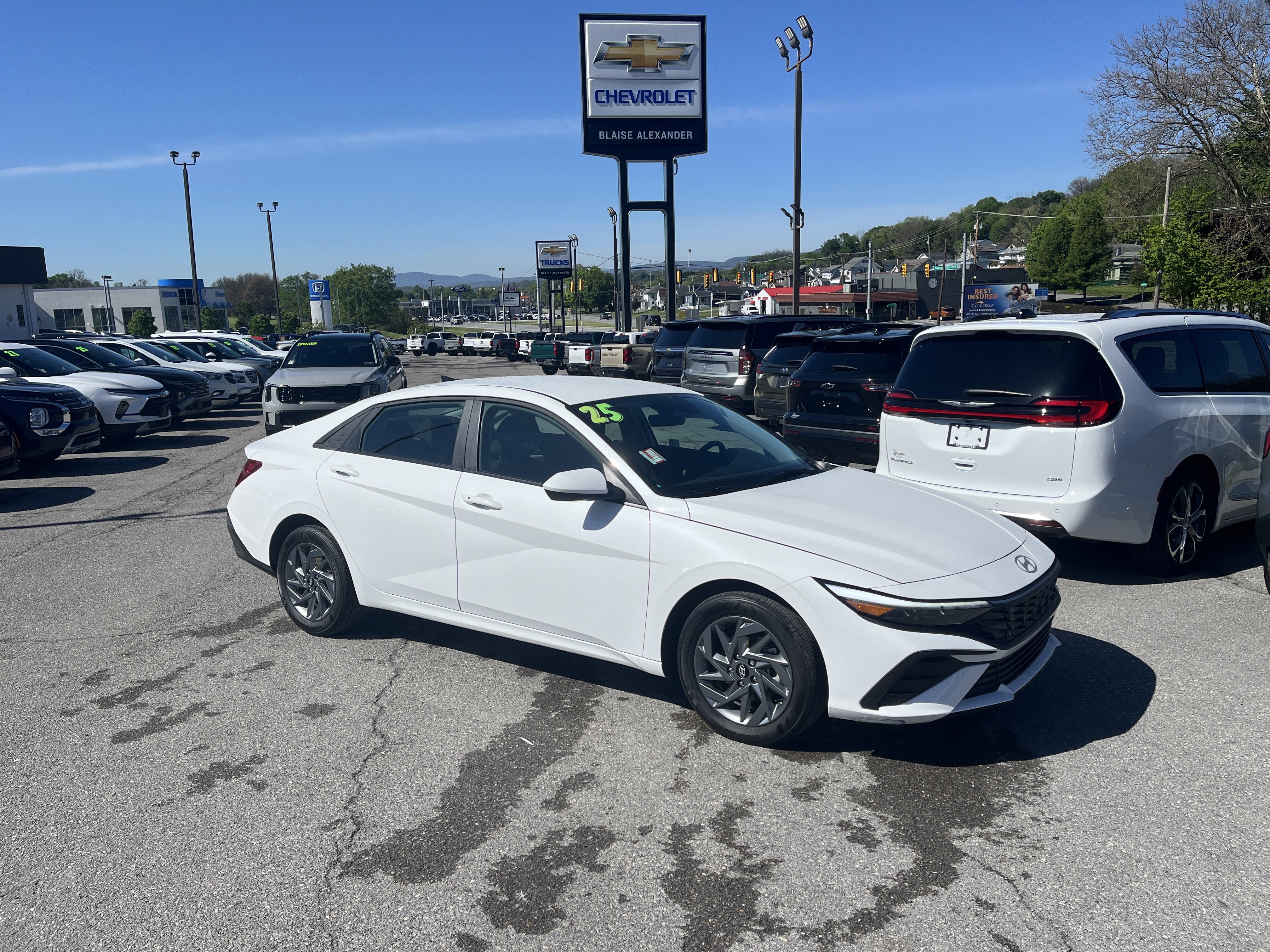 Used 2025 Hyundai Elantra Blue FWD image 1