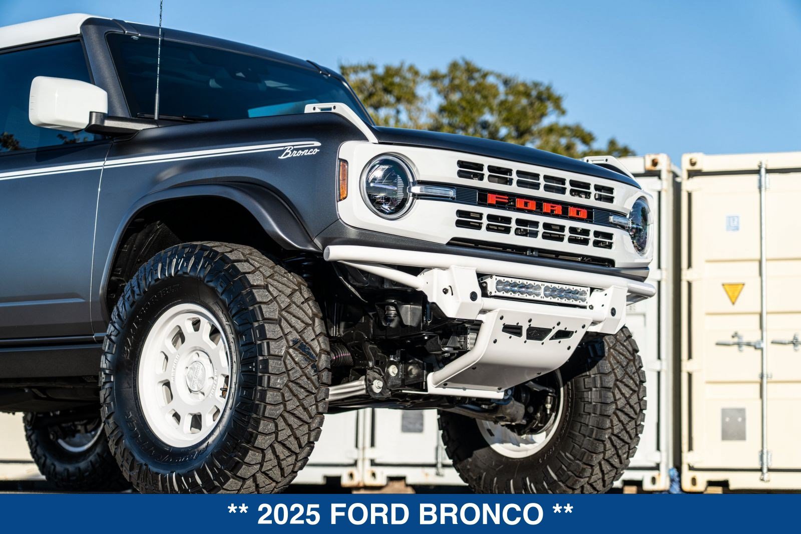 Used 2025 Ford Bronco Heritage Edition AWD/4WD image 17