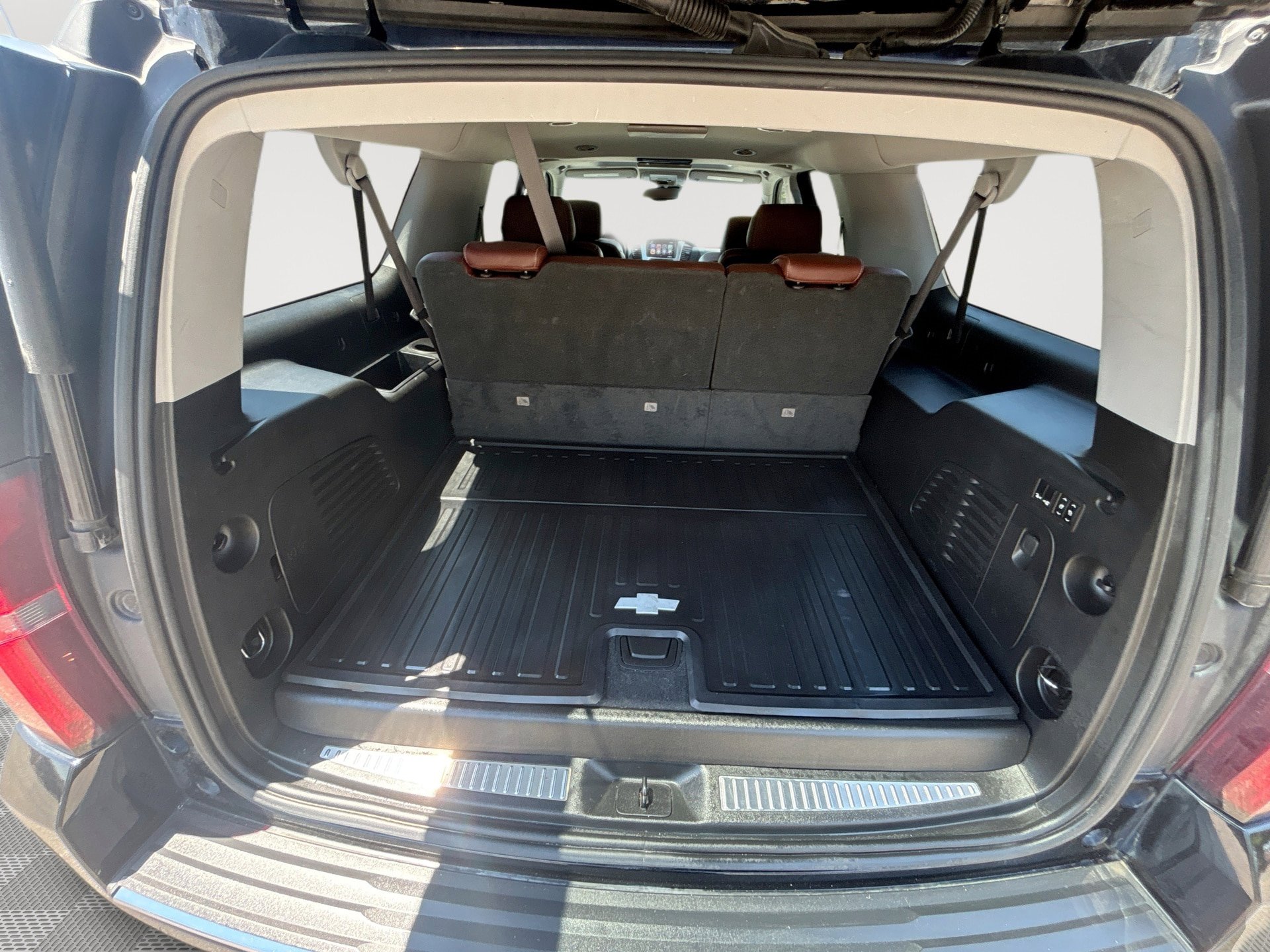 Used 2019 Chevrolet Suburban Premier w/ Premier Plus Edition AWD/4WD image 22