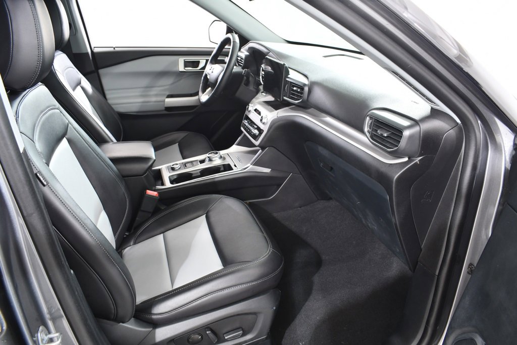 Used 2023 Ford Explorer XLT w/ Equipment Group 202A image 10