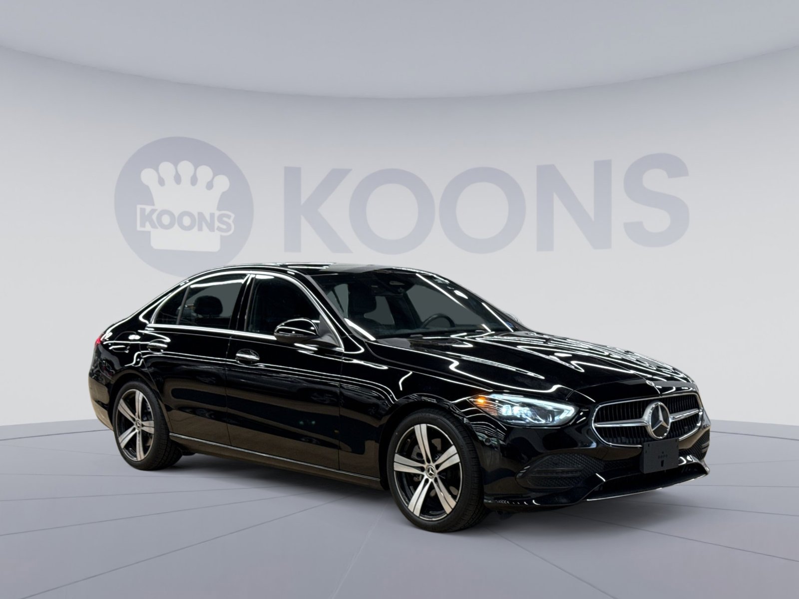 Used 2025 Mercedes-Benz C 300 4MATIC Sedan image 2