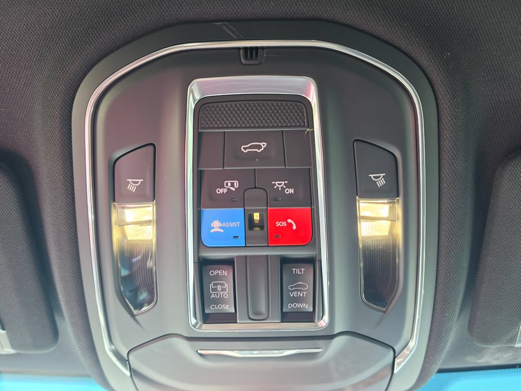 Used 2025 Jeep Grand Cherokee L Altitude AWD/4WD image 29