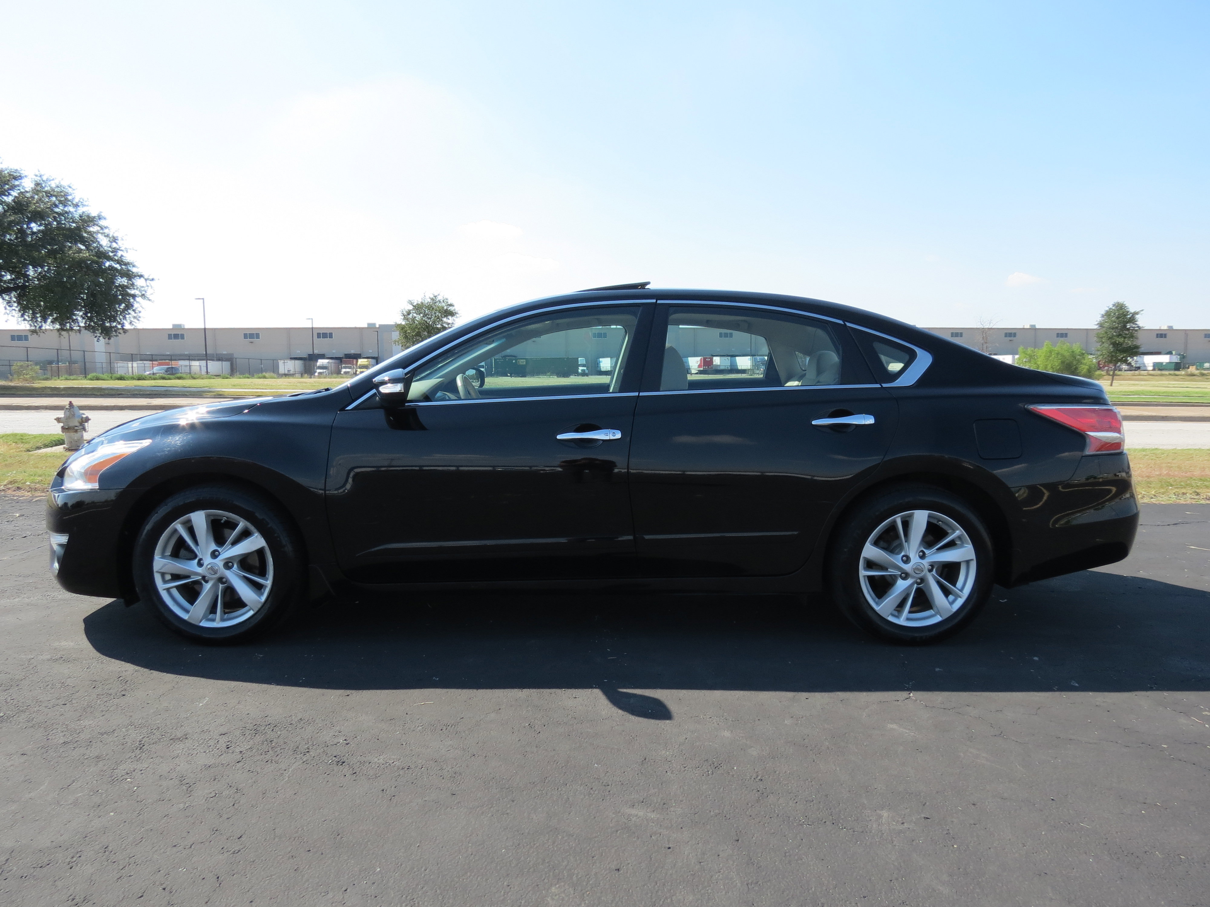 Used 2015 Nissan Altima 2.5 SV w/ Convenience Package image 3