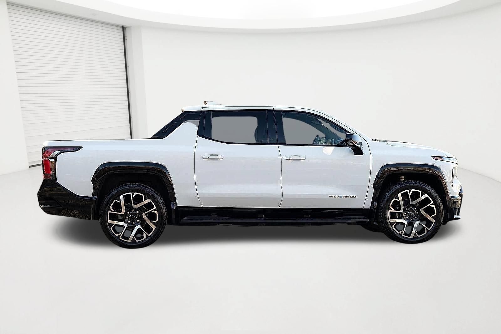 Used 2024 Chevrolet Silverado EV RST AWD/4WD image 5
