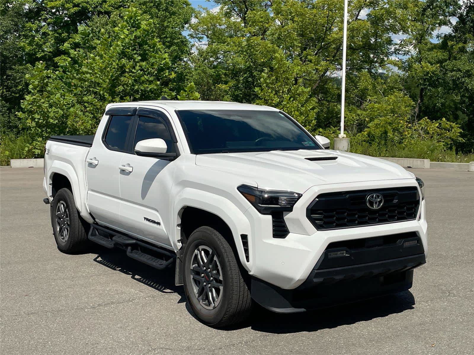 Used 2024 Toyota Tacoma TRD Sport w/ TRD Sport Upgrade Package AWD/4WD image 4