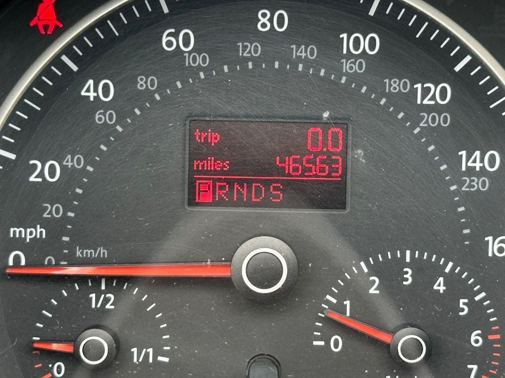Used 2009 Volkswagen Beetle S FWD image 9