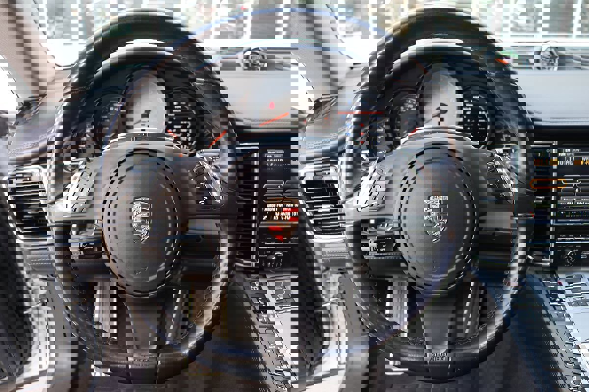 Used 2015 Porsche Panamera S image 15