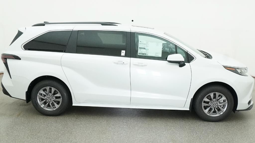 New 2026 Toyota Sienna XLE FWD image 11
