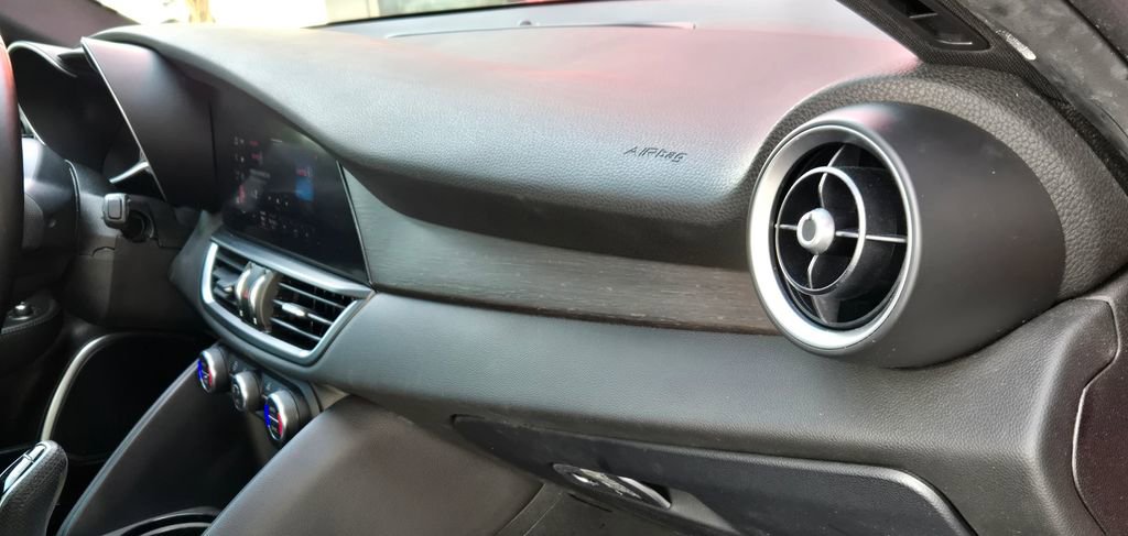Used 2022 Alfa Romeo Giulia Ti image 25