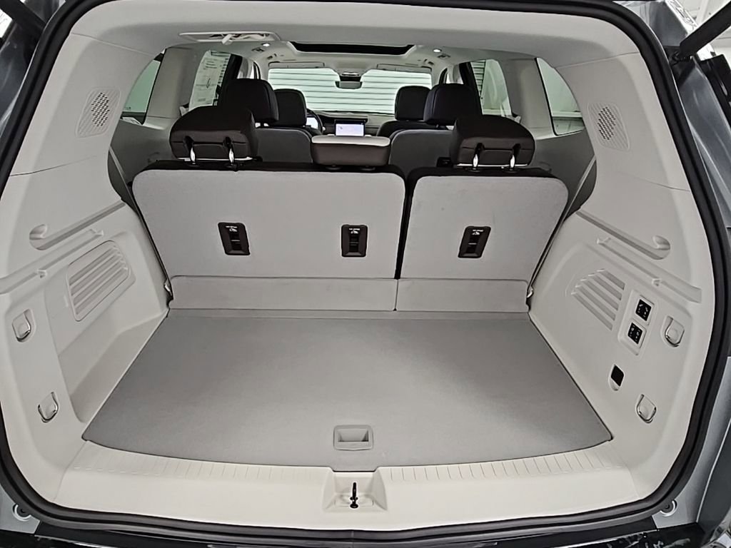 New 2026 GMC Acadia Denali w/ Super Cruise Package image 36