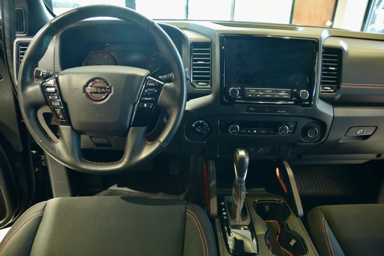 Used 2024 Nissan Frontier PRO-4X w/ Technology Package AWD/4WD image 14