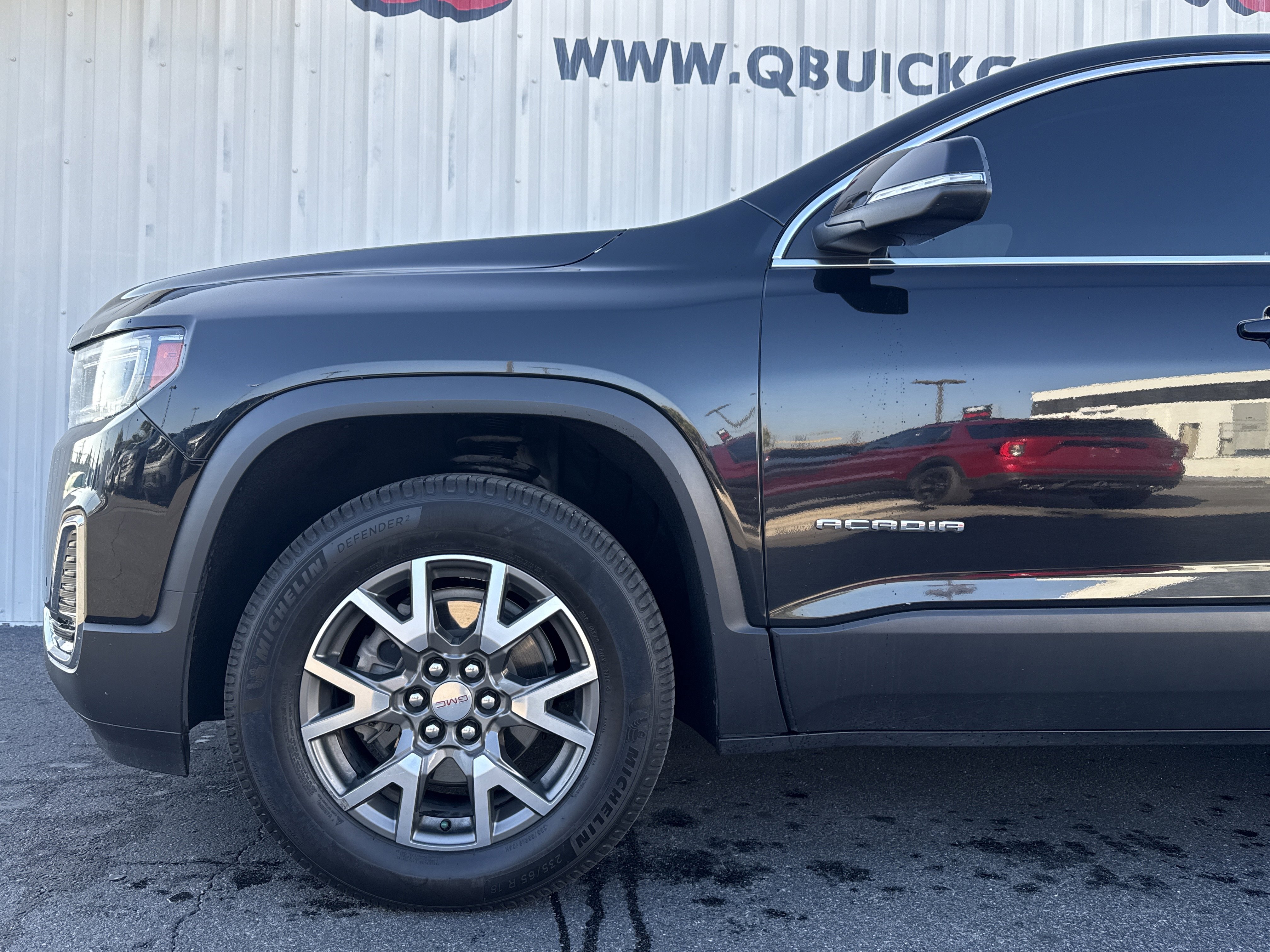 Used 2023 GMC Acadia SLE image 3