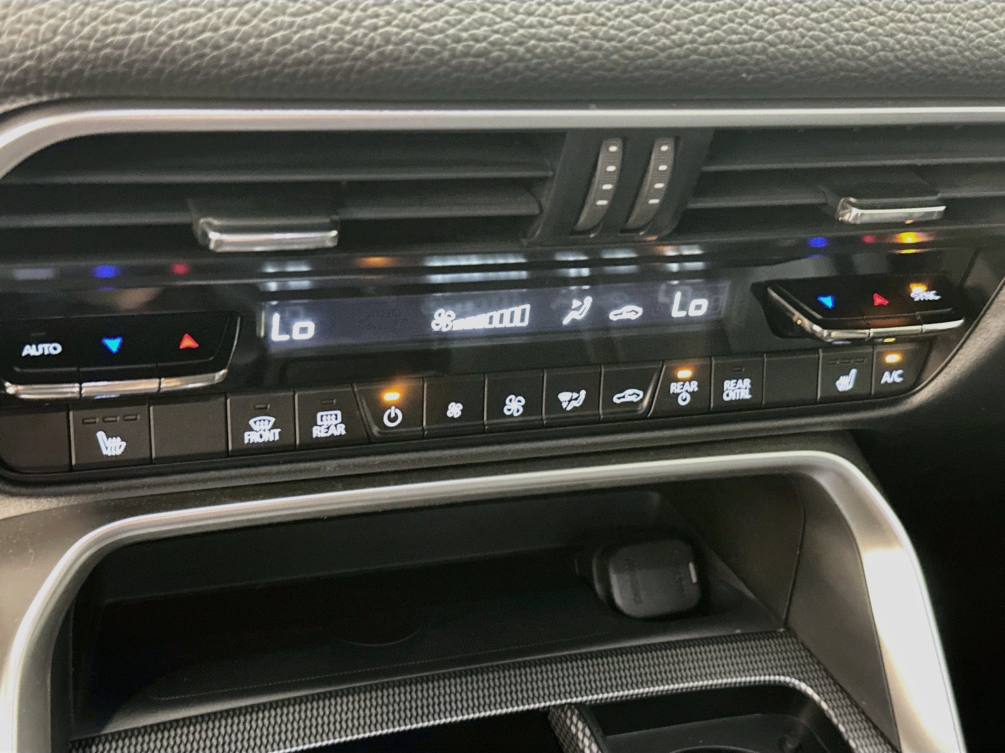 Used 2024 MAZDA CX-90 Plug-In Hybrid w/ Preferred AWD/4WD image 24