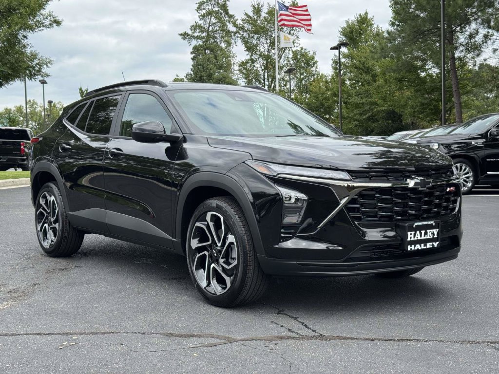 New 2026 Chevrolet Trax RS w/ Sunroof Package FWD image 2