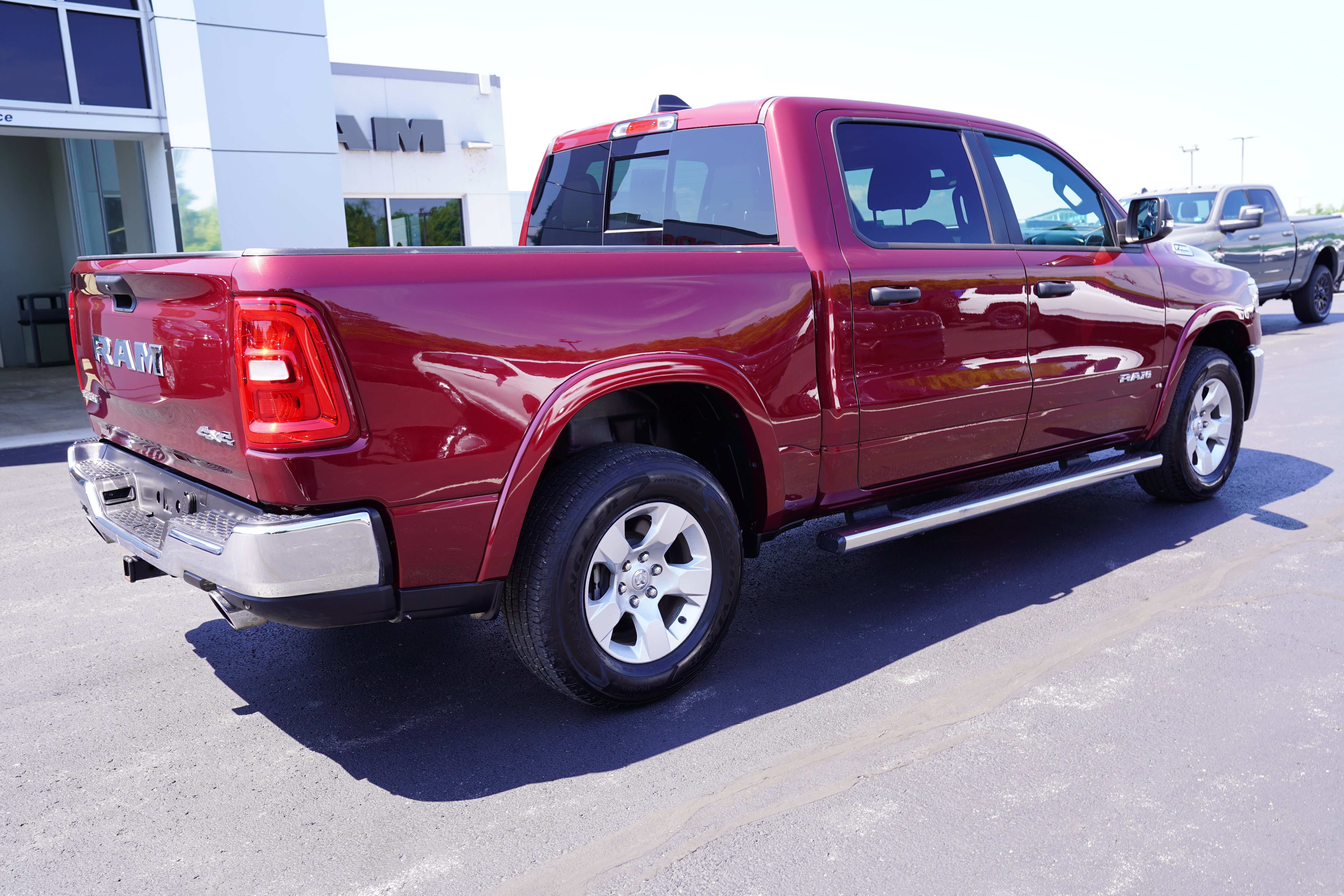 Used 2025 RAM 1500 Big Horn AWD/4WD image 3
