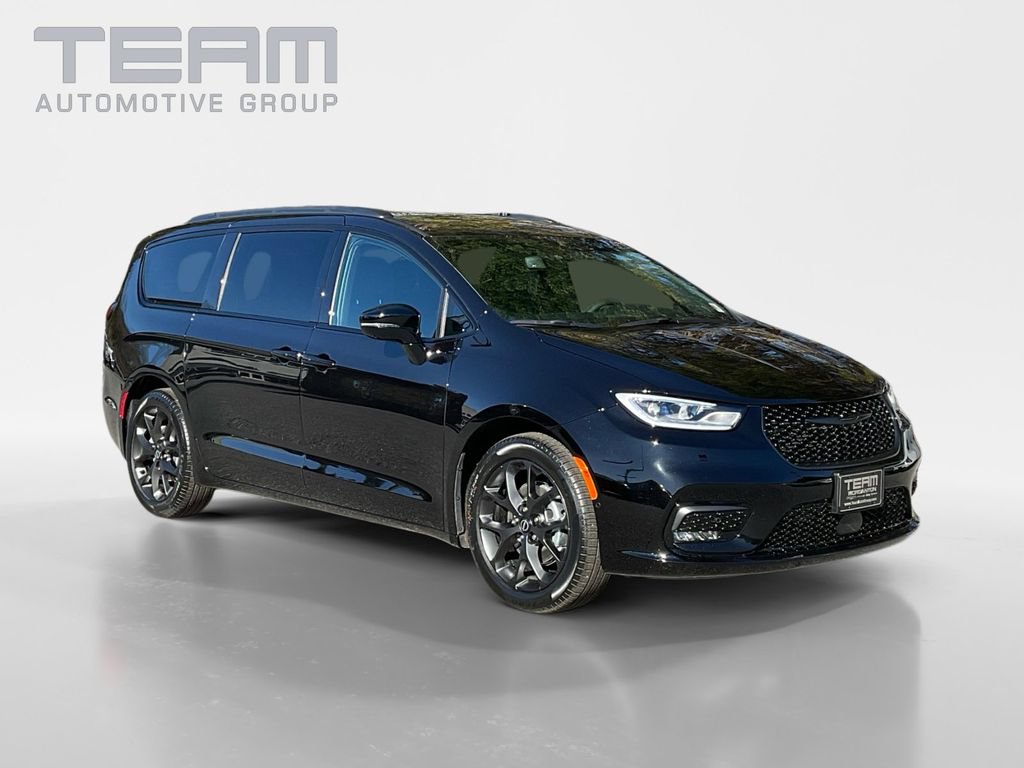 New 2026 Chrysler Pacifica Select w/ S Appearance Package