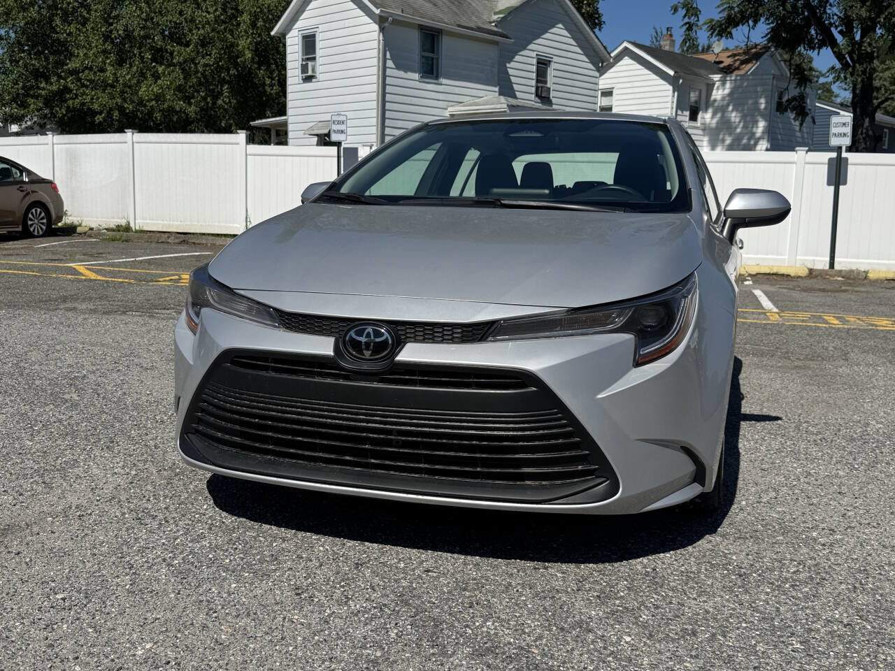 Used 2023 Toyota Corolla LE image 2