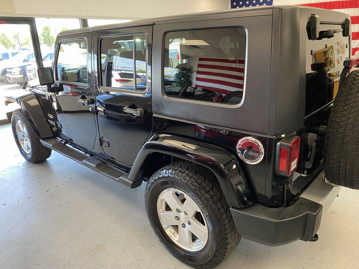 Used 2009 Jeep Wrangler Unlimited Sahara w/ Dual Top Group AWD/4WD image 7